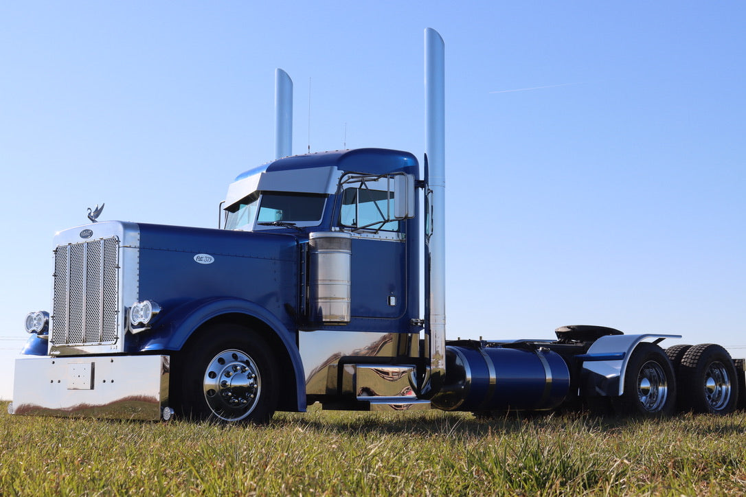 2001 Peterbilt 379 Day Cab ( ISX Cummins Fresh Overhaul)