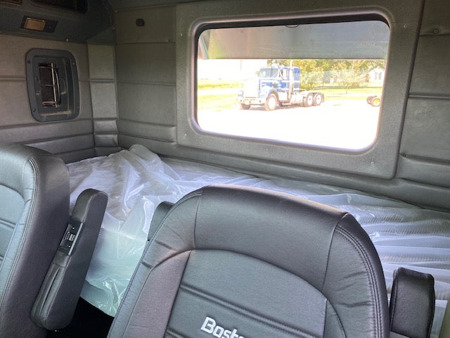 2001 379 Peterbilt Fresh out of frame overhaul (1997 PRE-ELOG engine)