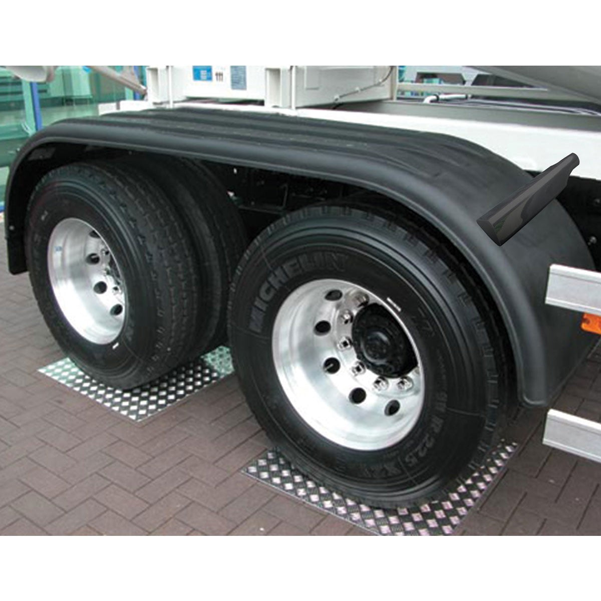 Talladega Fiberglass Classic Low Cut Double Hump Fenders